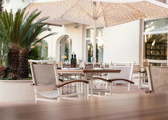 Monica Hotel